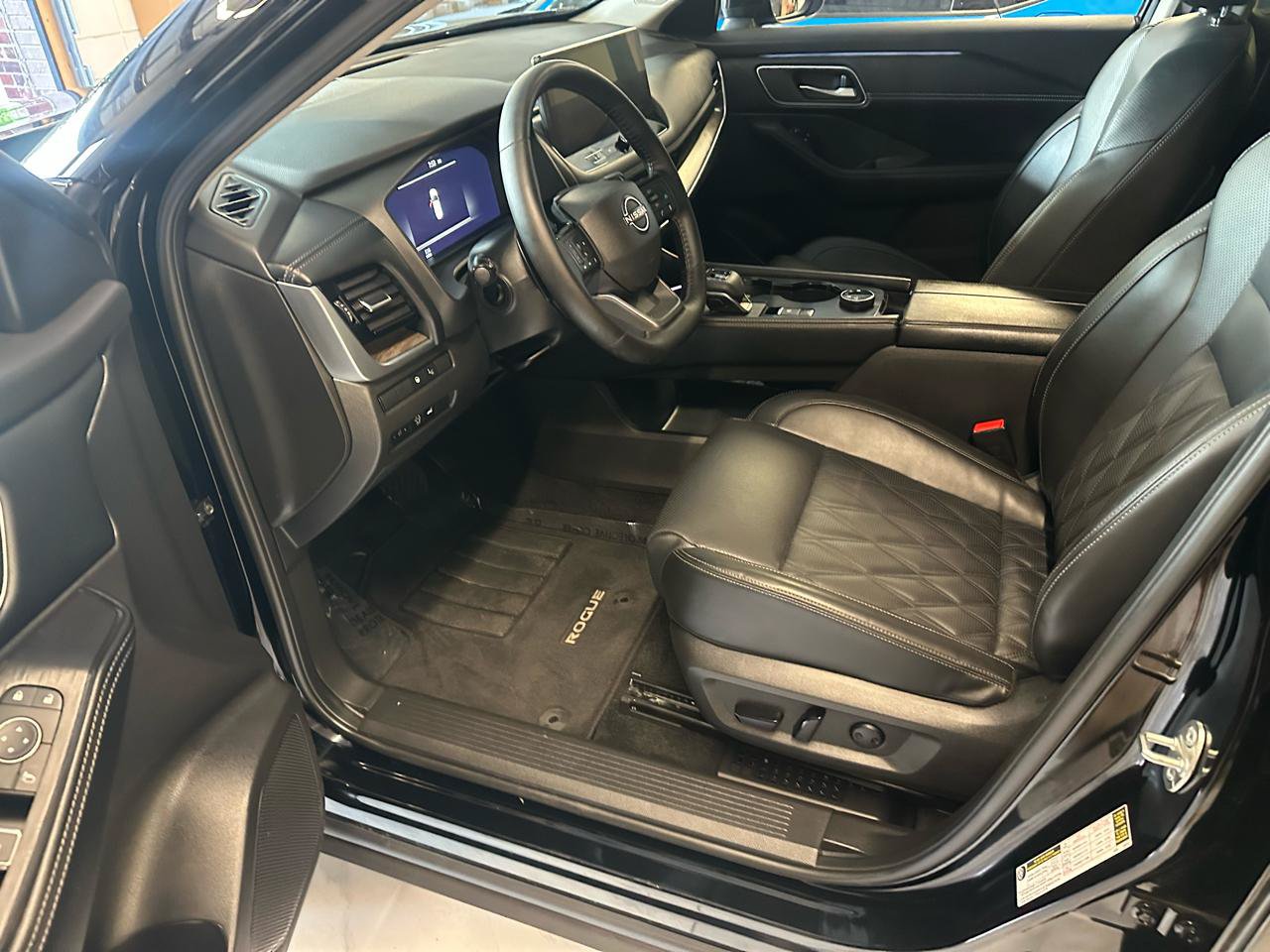 Used 2026 Nissan Rogue Platinum w/ Platinum Premium Package AWD/4WD image 9