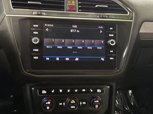 Used 2018 Volkswagen Tiguan SE w/ 3rd Row Seat Package AWD/4WD image 15