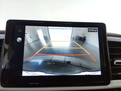 Used 2025 Hyundai Venue Limited image 26