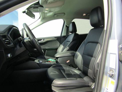 Used 2022 Ford Escape Titanium FWD image 10