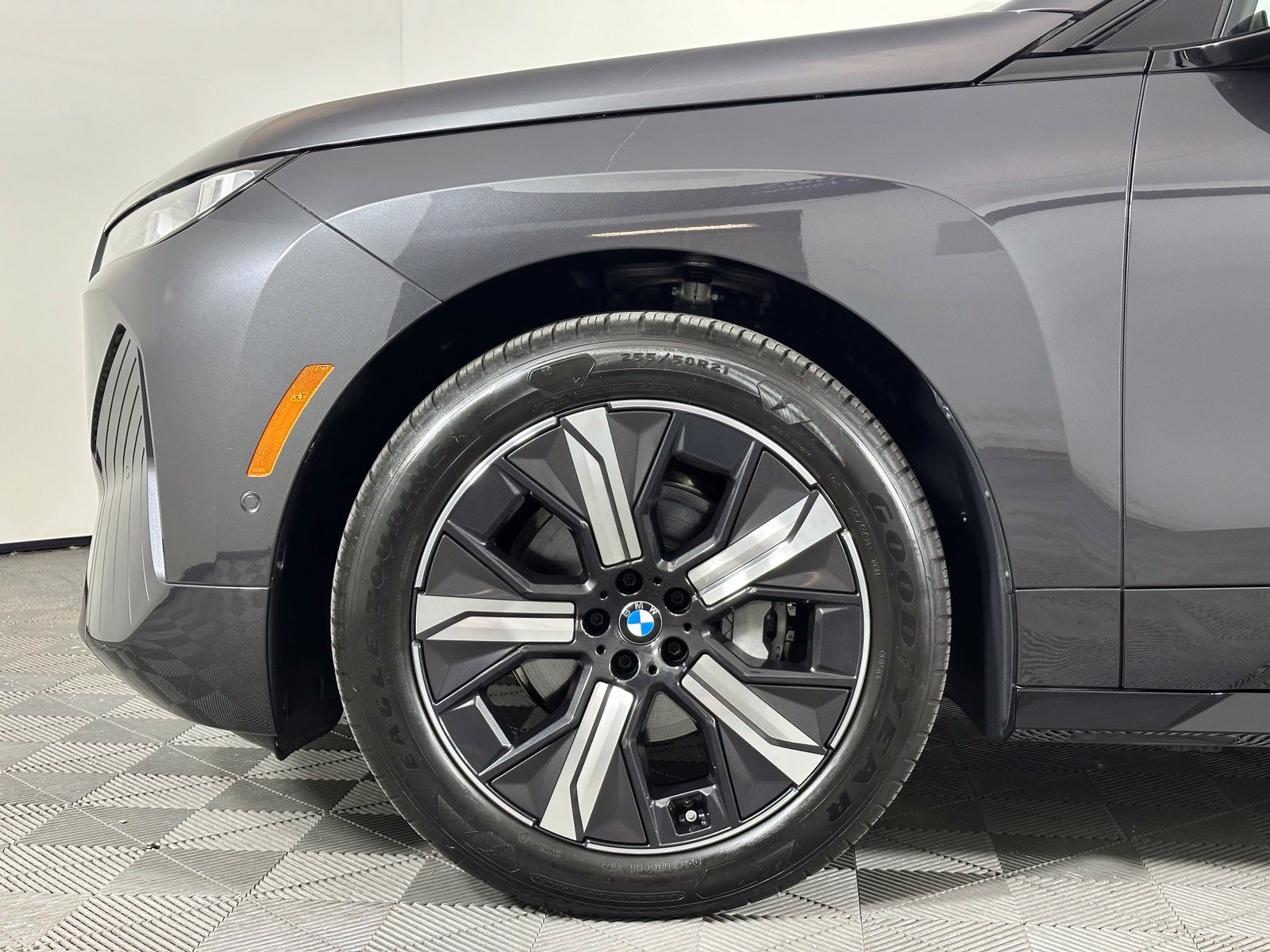 Used 2026 BMW iX xDrive45 AWD/4WD image 9
