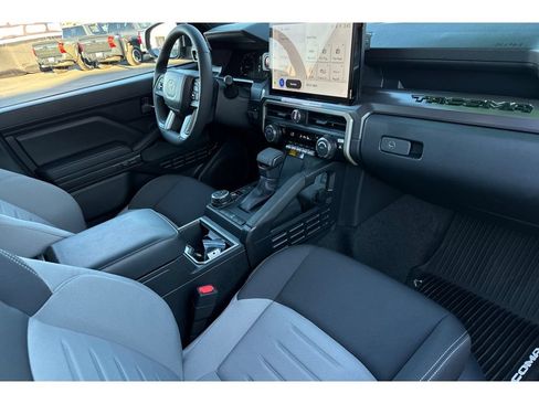 Used 2026 Toyota Tacoma TRD Off-Road w/ TRD Off Road Upgrade Package AWD/4WD image 17