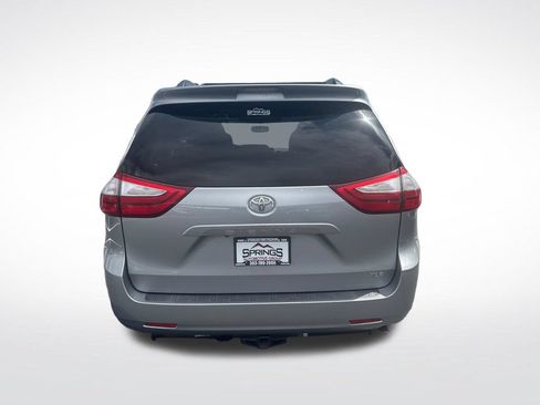 Used 2015 Toyota Sienna XLE FWD image 4