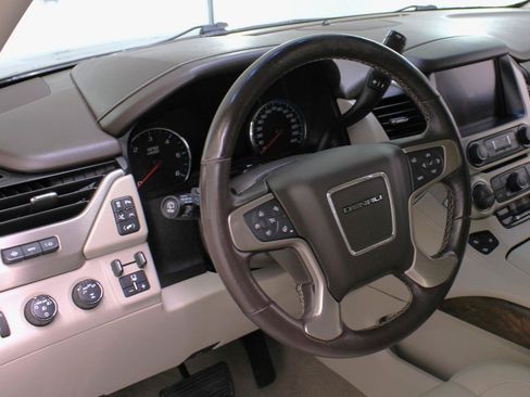 Used 2019 GMC Yukon XL Denali w/ Denali Ultimate Package AWD/4WD image 34