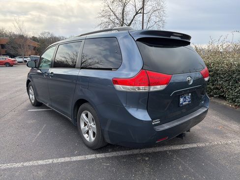 Used 2013 Toyota Sienna LE image 6