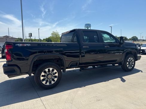 Used 2022 Chevrolet Silverado 2500 Custom w/ Custom Convenience Package AWD/4WD image 4