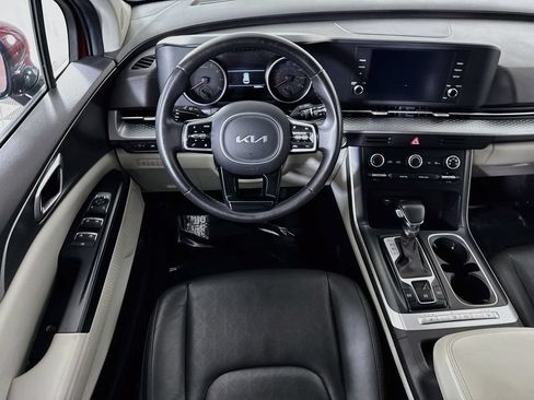Used 2022 Kia Carnival LX FWD image 3