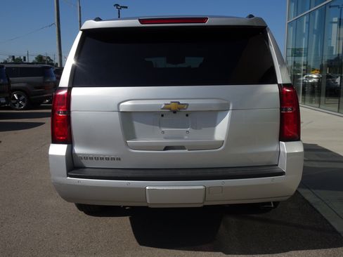 Used 2016 Chevrolet Suburban LT w/ LT Signature Package AWD/4WD image 4