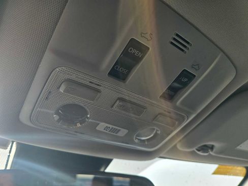 Used 2017 Toyota Corolla XSE image 33