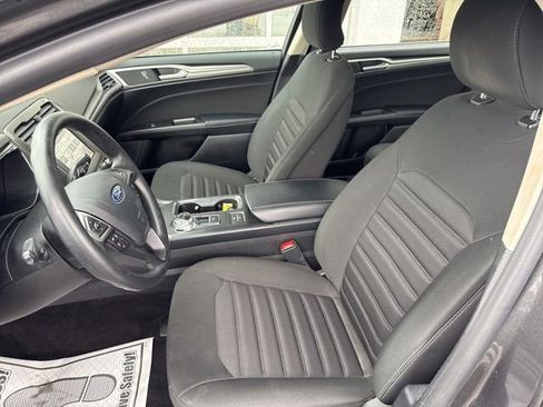 Used 2019 Ford Fusion SE FWD image 7
