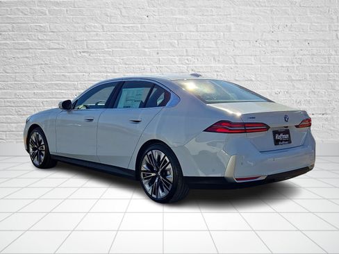 New 2026 BMW 530i xDrive w/ Premium Package AWD/4WD image 3