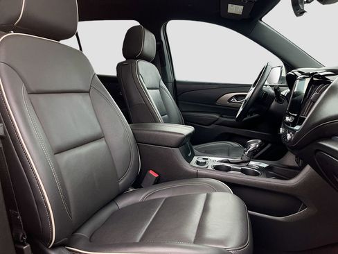 Used 2023 Chevrolet Traverse Premier image 30