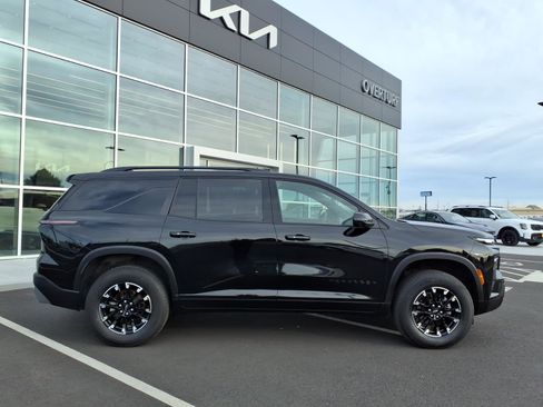 Used 2024 Chevrolet Traverse Z71 image 8