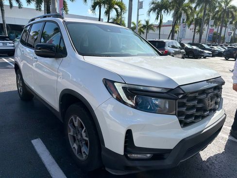 Used 2023 Honda Passport TrailSport image 3