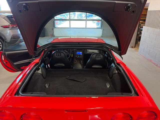Used 2004 Chevrolet Corvette Coupe RWD image 12