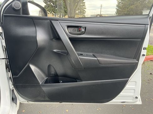 Used 2016 Toyota Corolla L image 35