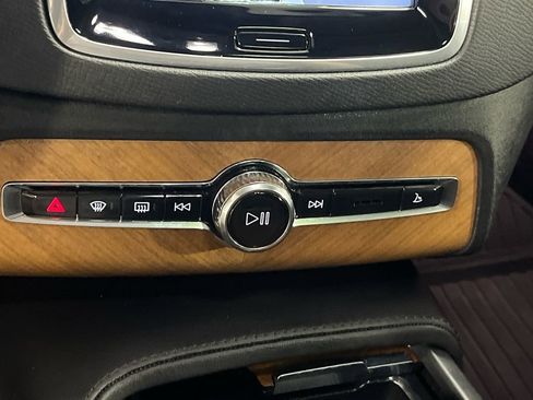 Certified 2024 Volvo XC90 B6 Plus w/ Protection Package Premier AWD/4WD image 17