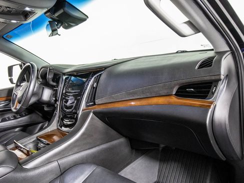 Used 2018 Cadillac Escalade ESV Premium Luxury image 19
