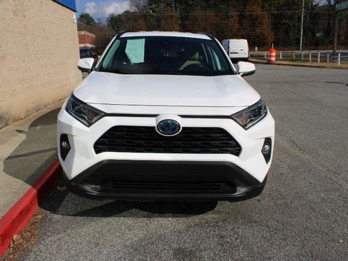 Used 2021 Toyota RAV4 XLE image 2