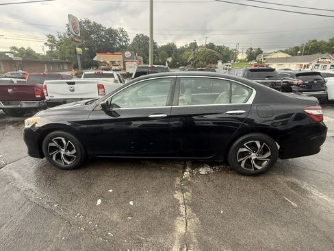 Used 2017 Honda Accord LX image 5