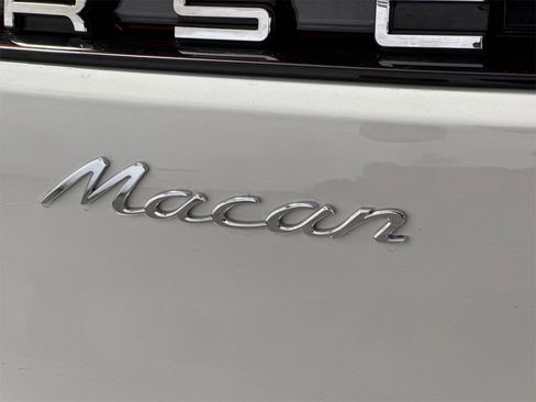 Used 2025 Porsche Macan image 33