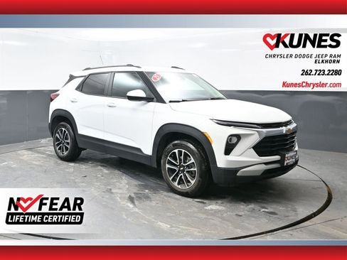 Used 2025 Chevrolet TrailBlazer LT w/ Driver Confidence Package image 1