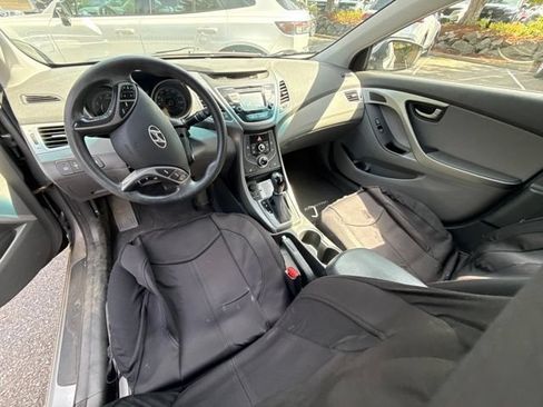 Used 2014 Hyundai Elantra SE w/ Option Group 02 FWD image 5