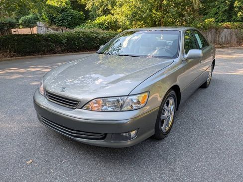 Used 2000 Lexus ES 330 FWD image 1