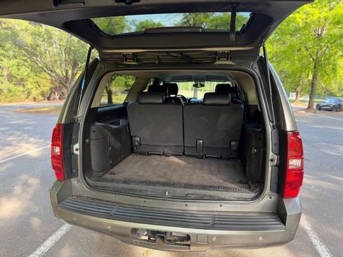 Used 2008 Chevrolet Suburban LT w/ LT Preferred Equipment Group RWD image 4