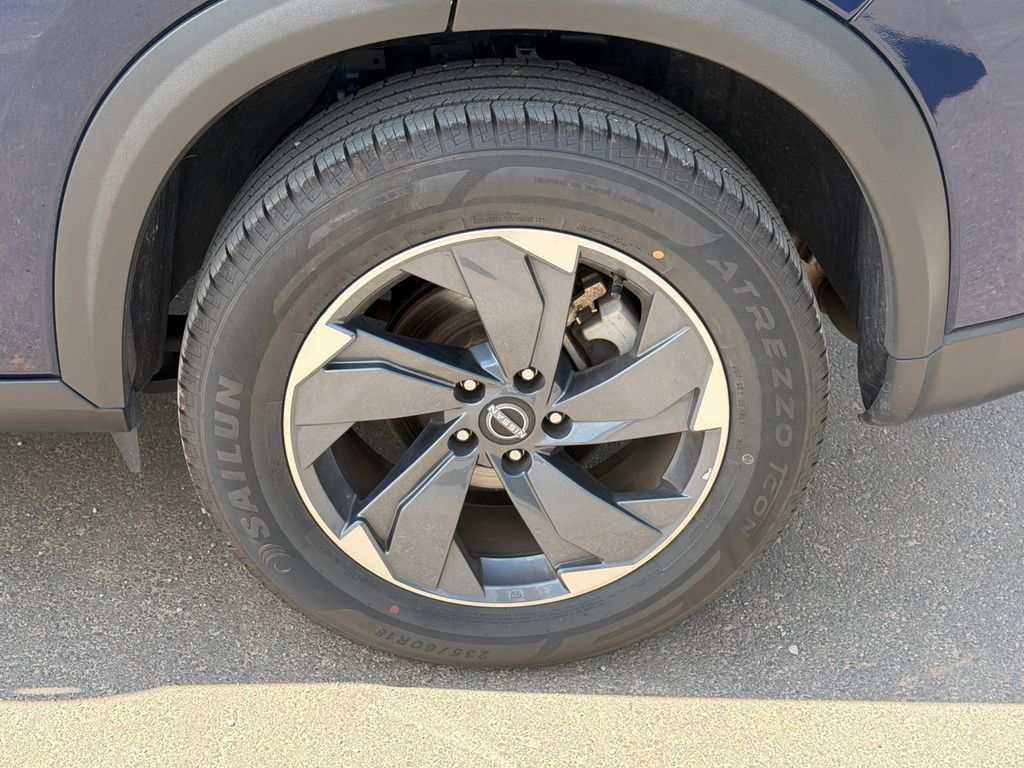 Used 2025 Nissan Rogue SV FWD image 19