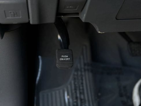 Used 2019 Toyota Sienna XLE w/ XLE Navigation Package FWD image 34