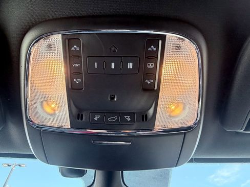 Used 2022 Jeep Grand Cherokee Limited w/ Tech Group image 15