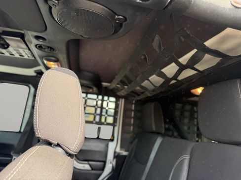 Used 2014 Jeep Wrangler Unlimited Rubicon w/ Connectivity Group image 31