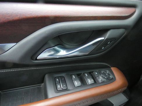 Used 2023 GMC Yukon XL Denali Ultimate image 21