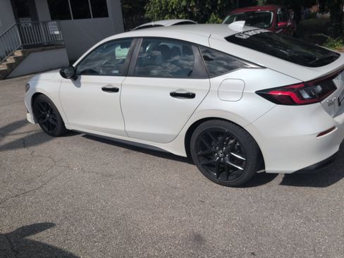 Used 2024 Honda Civic Sport image 2