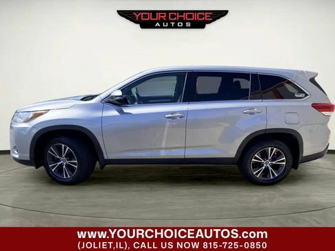 Used 2019 Toyota Highlander LE AWD/4WD image 2