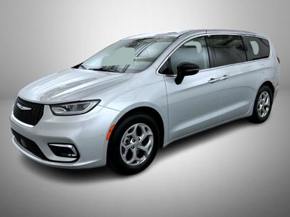 Used 2024 Chrysler Pacifica Limited
