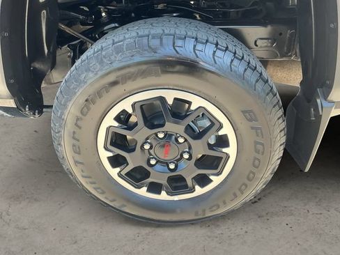 Certified 2024 Toyota Tacoma TRD Off-Road AWD/4WD image 14