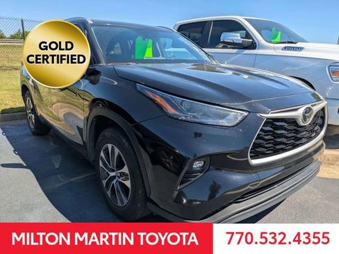 Used 2024 Toyota Highlander XLE FWD image 2