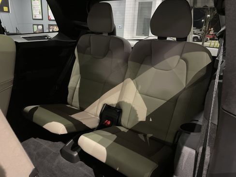 Used 2025 Volvo XC90 B5 Plus image 36