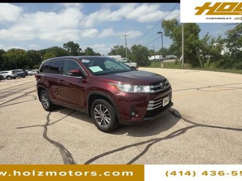 Used 2019 Toyota Highlander XLE AWD/4WD image 2