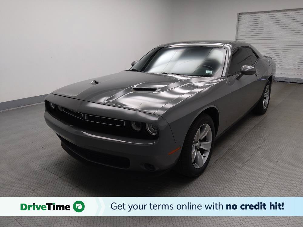Used 2019 Dodge Challenger SXT RWD image 1