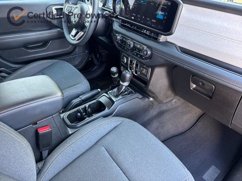 Used 2025 Jeep Wrangler Unlimited Sahara w/ Safety Group AWD/4WD image 17
