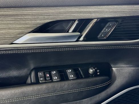 Used 2024 Jeep Wagoneer L Series II w/ Flexible Seating Group image 18