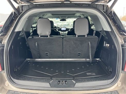 Used 2021 Ford Explorer XLT w/ Equipment Group 202A image 24