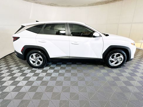 Used 2022 Hyundai Tucson SE FWD image 2