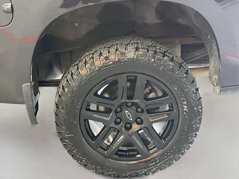 Used 2022 Chevrolet Silverado 1500 LT Trail Boss w/ LT Trail Boss Premium Package AWD/4WD image 32