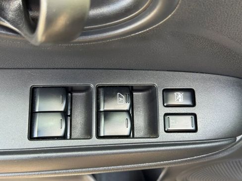 Used 2012 Nissan Versa SV FWD image 14