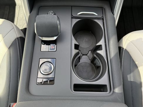 Certified 2025 Land Rover Discovery S image 19