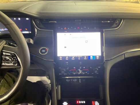 Certified 2023 Jeep Grand Cherokee L Overland image 18